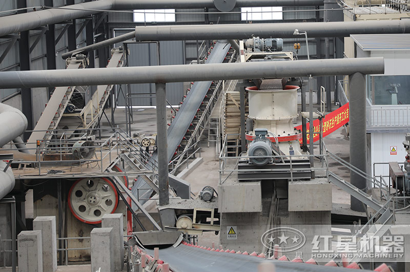 單杠圓錐破碎機(jī)現(xiàn)場