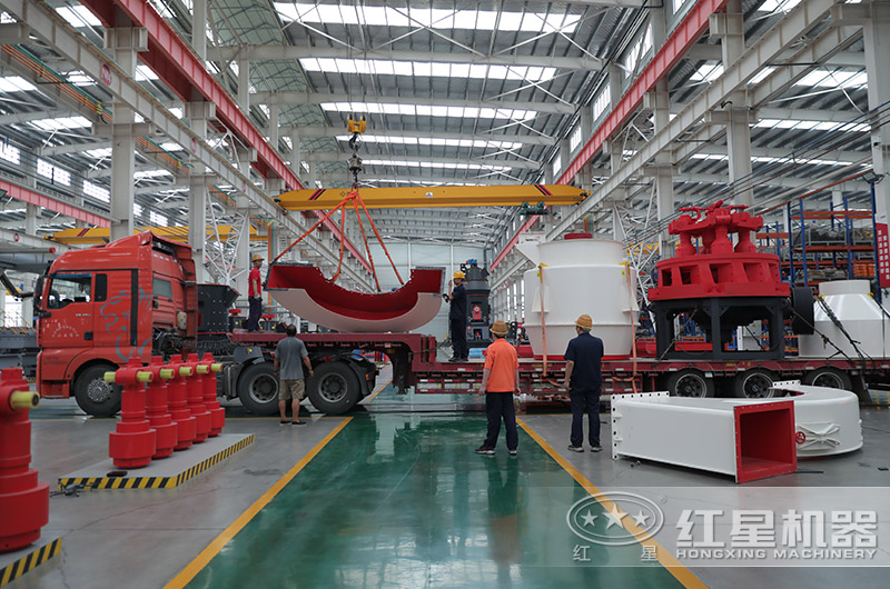 紅星高壓磨粉機(jī)裝車發(fā)貨現(xiàn)場 紅星高壓磨粉機(jī)裝車發(fā)貨現(xiàn)場