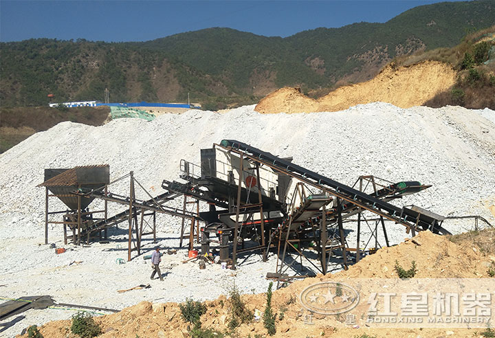 單臺流動石子破碎機作業(yè)現場